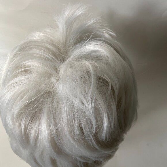 Short White Costume Wig - Picture 5 of 13